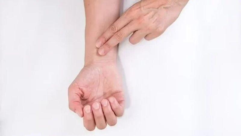 Parmaklarla yapılan bu basit teknik kaygıyı azaltıyor