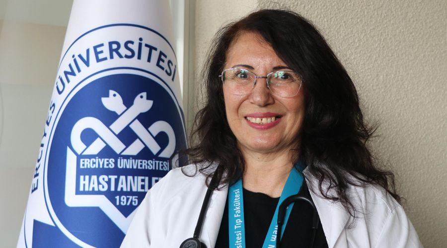 62 yaşındaki emekli öğretmen, tıp fakültesi öğrencisi oldu!