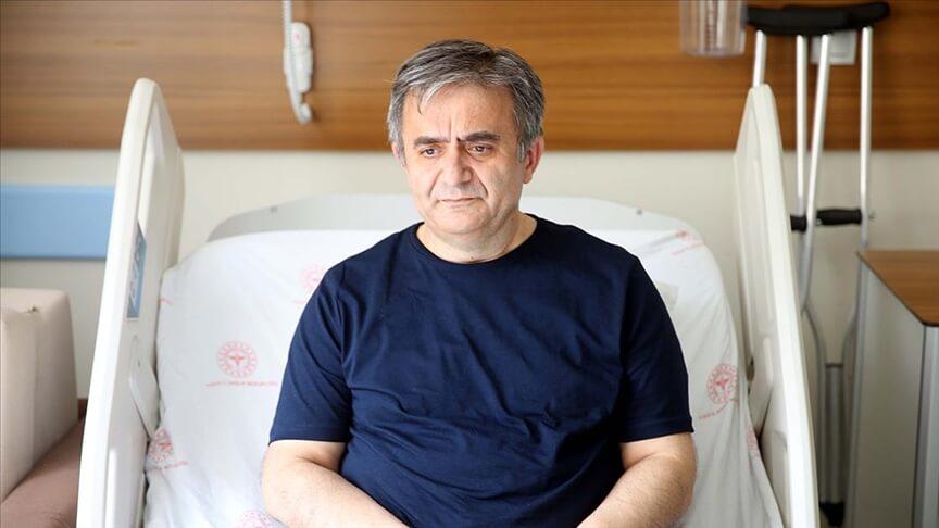 Enkaz altından yakındaki hastane personelinin yardımıyla kurtuldu