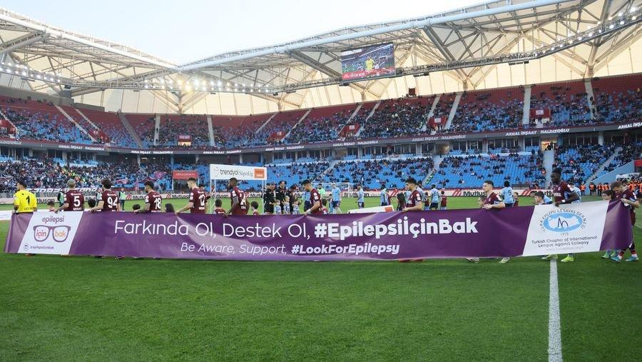 Trabzonsporlu futbolcular, ‘Farkında ol, destek ol, epilepsi için bak’ dedi