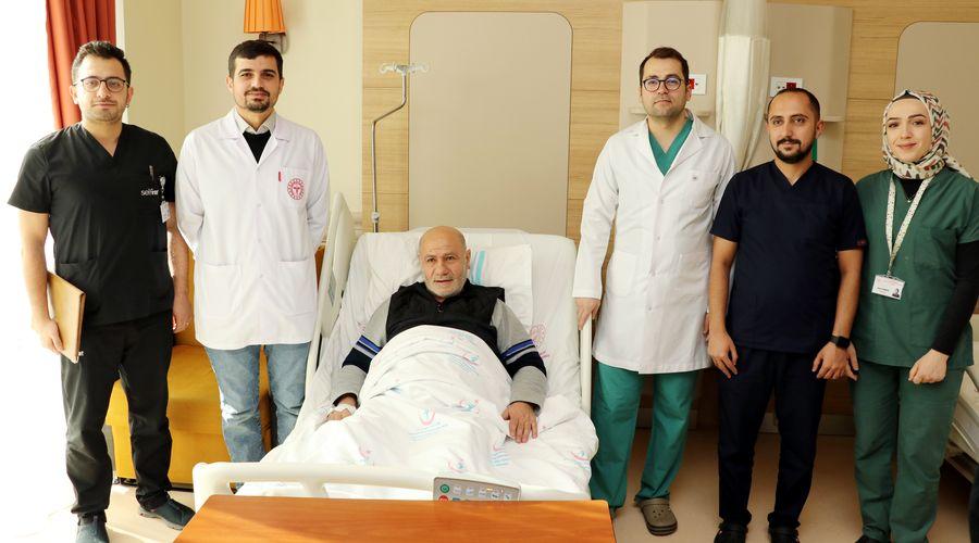Erzurum'da ağızdan alınan doku idrar kanalına yama yapıldı