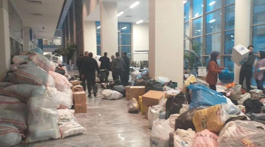 Erzurum'dan doktor ve hemşireler yardım malzemeleriyle deprem bölgesine gitti