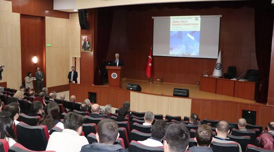 Erzurum'da göğüs cerrahlarına 'kapalı yöntemle yemek borusu ameliyatı' eğitimi veriliyor