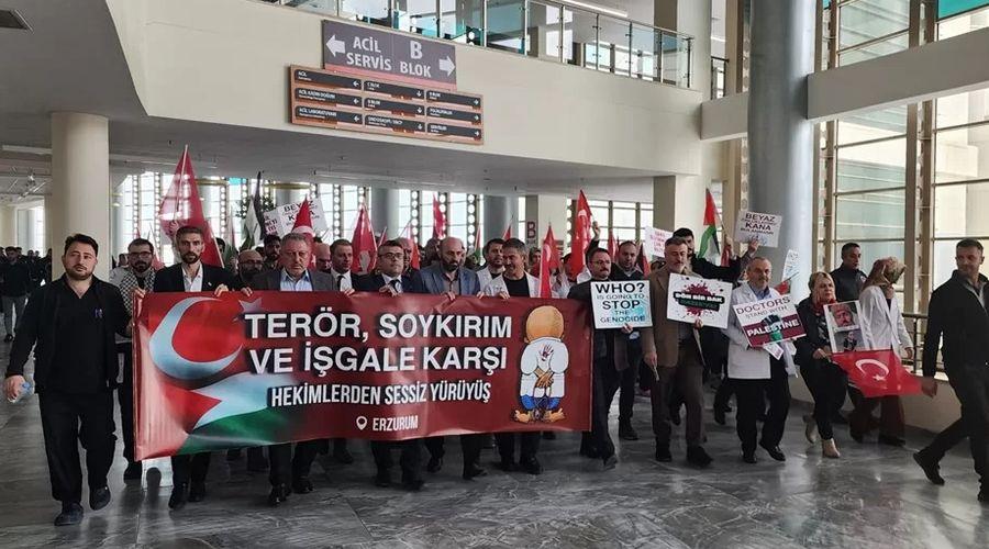 Erzurum’da sağlık çalışanları hastanede Filistin için 'sessiz yürüyüş' yaptı