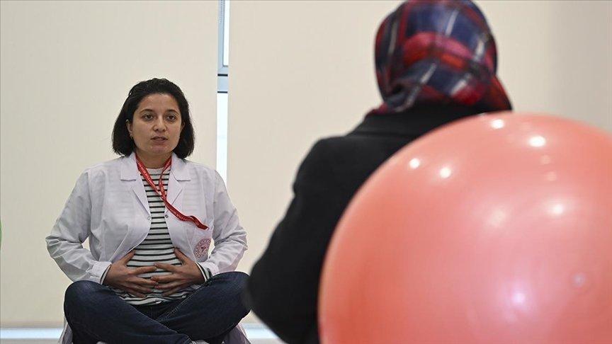 Etlik Şehir Hastanesinde kadınlarda sık görülen 'idrar kaçırma'ya ameliyatsız çözüm