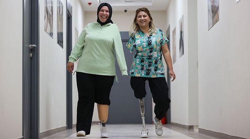 İlk adımını kendisiyle aynı kaderi paylaşan fizyoterapistiyle attı!