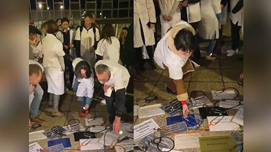 Fransa'da sağlık krizini protesto eden doktorlar stetoskop bıraktı
