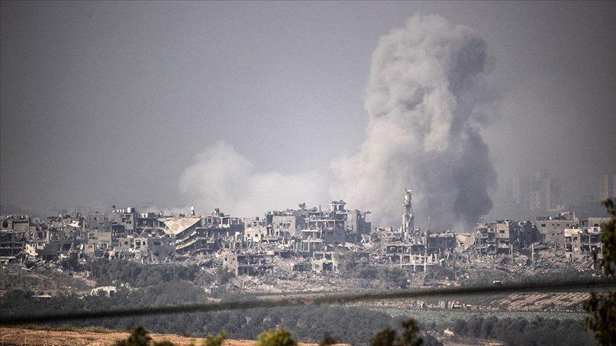 İsrail, Gazze Şeridi'ndeki tüm hastanelerin çevresini yoğun bombardımana tuttu