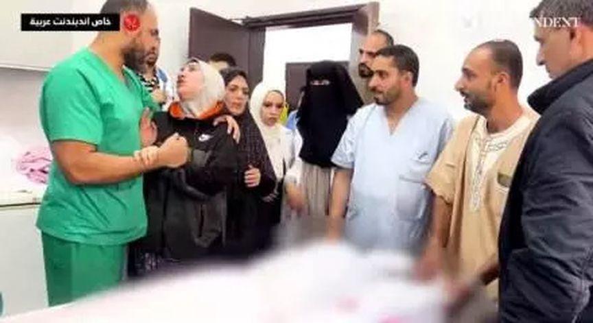 Gazze'de yürek yakan olay! Sedyede oğlunun cansız bedenini gören doktor baba yıkıldı