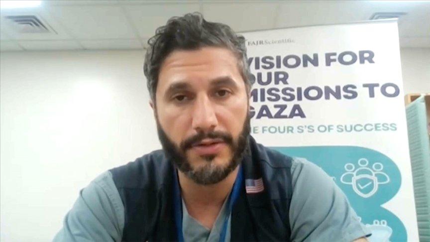 Hamide hemşire, söylediği türkülerle hastalarına moral veriyor