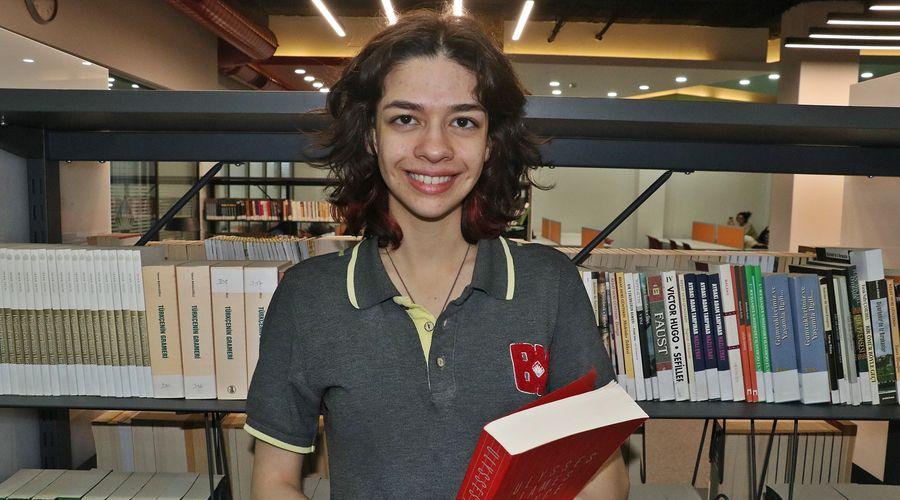 Harvard ve Stanford dahil 9 üniversiteden kabul alan Karen'in hedefi Nörobilim