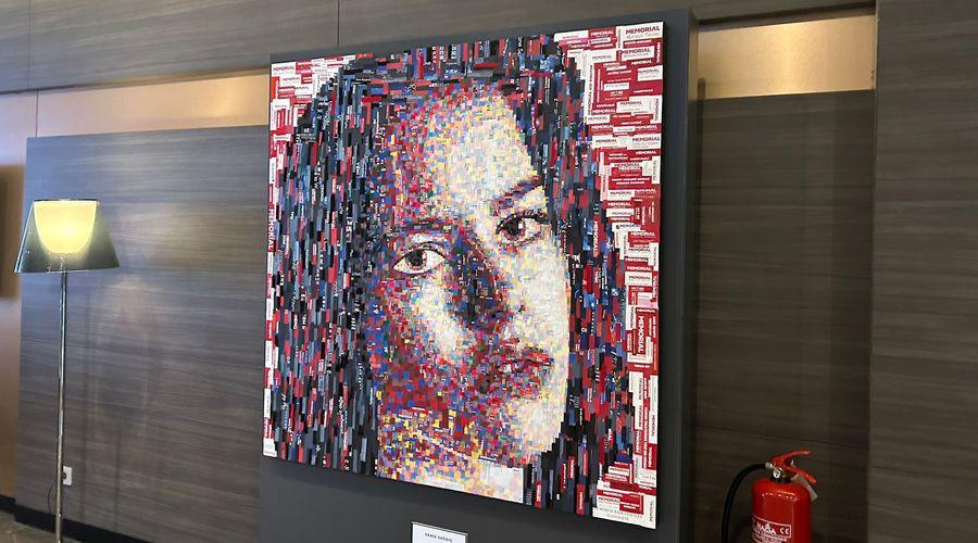 Hastane atıkları sanat eserine dönüştü