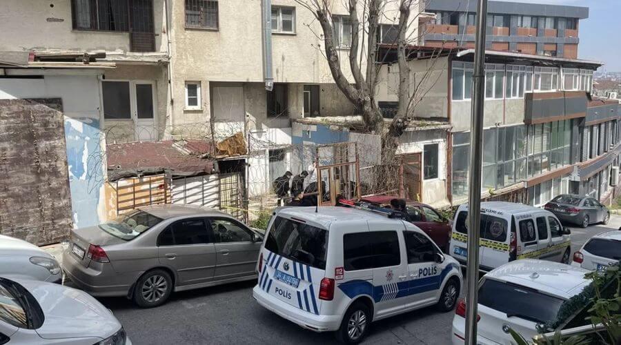Tadilattaki hastane binasına giren bir kişi silahla vuruldu