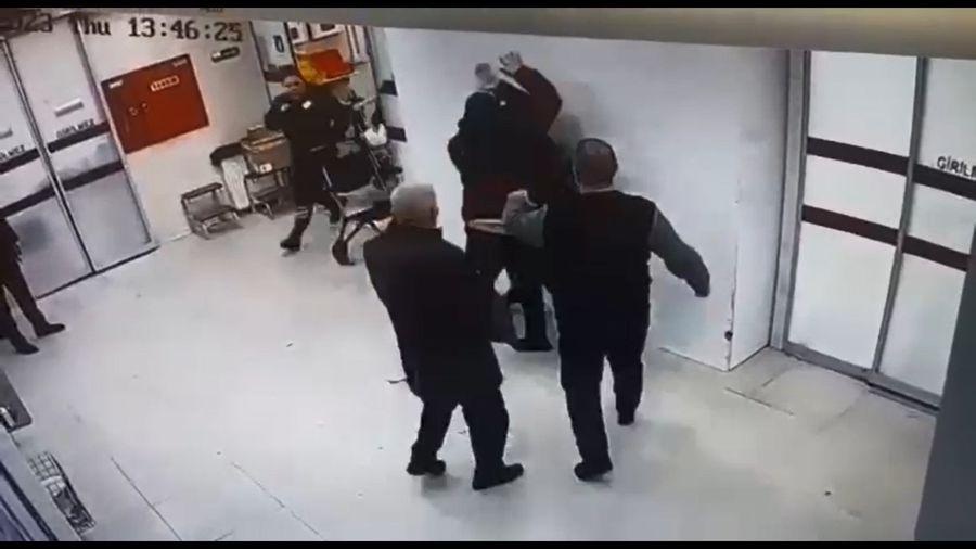 Hastanenin güvenlik görevlisine 'kırmızı alan' saldırısı