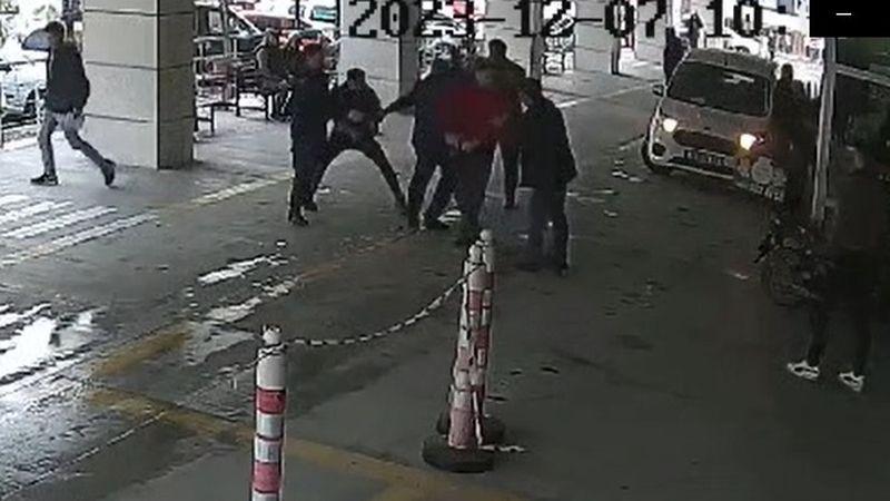 Manisa'da hastane önündeki silahlı kavga jandarmanın müdahalesiyle önlendi
