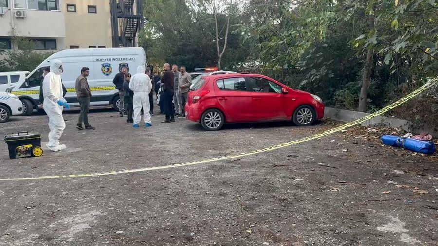 Hastane otoparkındaki otomobilin içinde ceset bulundu