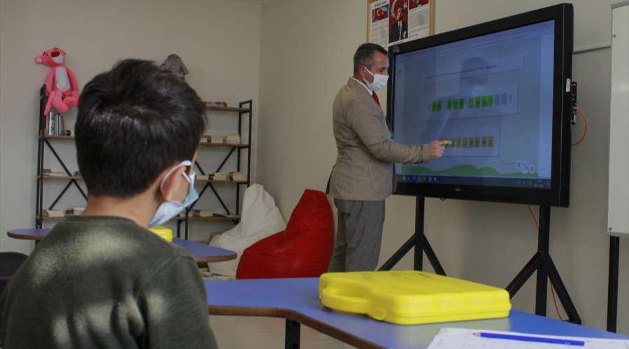 Uşak Eğitim Araştırma Hastanesinde 'hastane sınıfı' açıldı