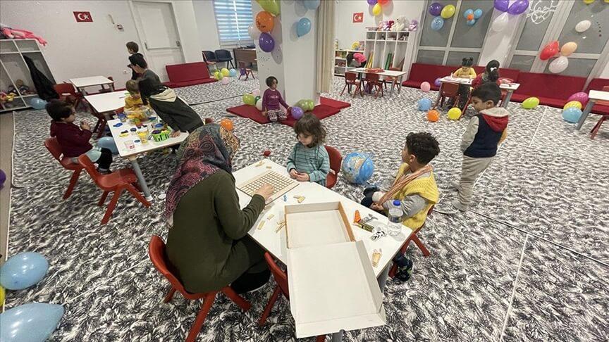 'Hastane sınıfları' sayesinde sağlık çalışanlarının gözü arkada kalmıyor