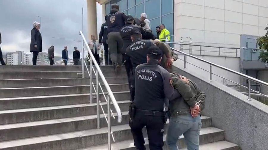 Hatay'da Sağlık Bakanlığına ait konteynerları çaldıkları iddiasıyla 3 kişi gözaltına alındı