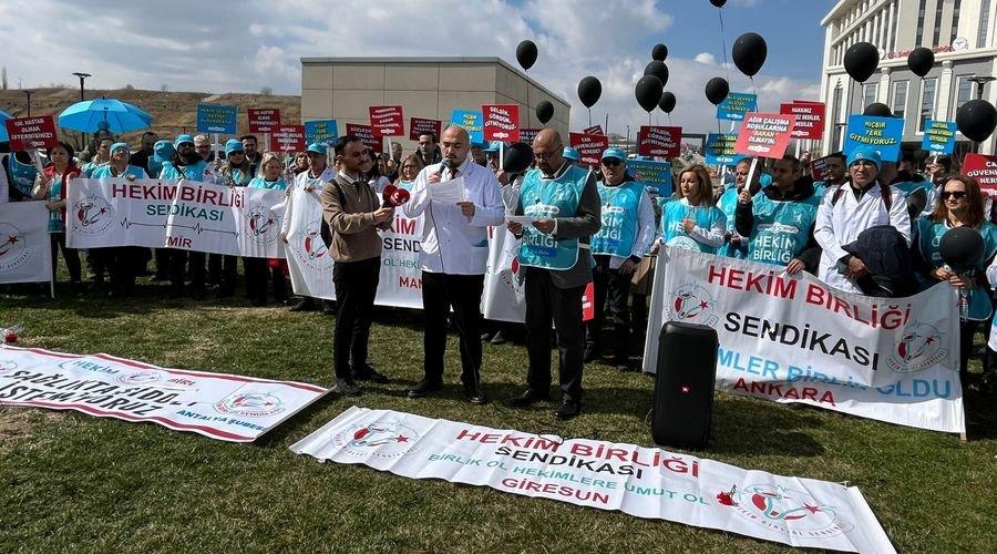 Hekimlerden 'siyah balonlu' basın açıklaması