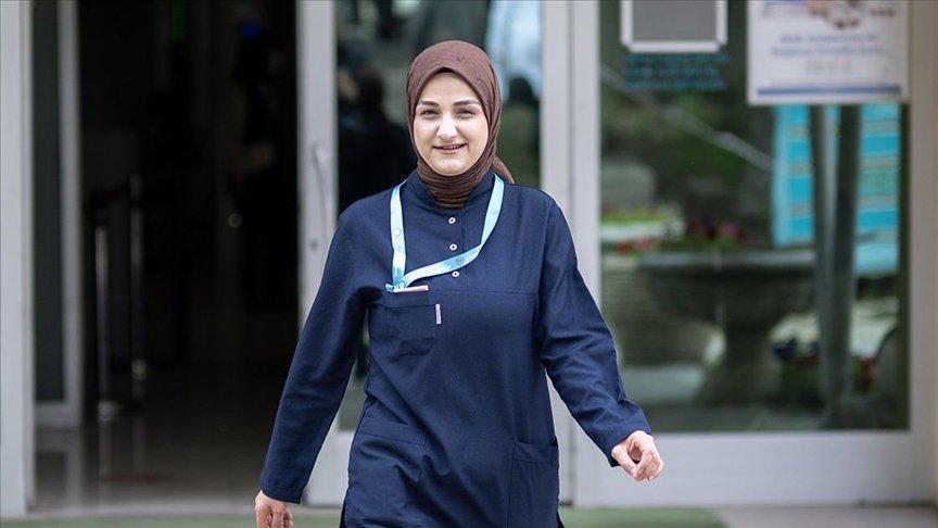 5 yıl tedavi gördüğü hastaneye hemşire olarak döndü
