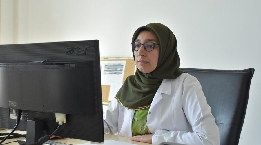 Kanseri yenen Meryem hemşire aynı hastalıkla mücadele edenlere moral oluyor