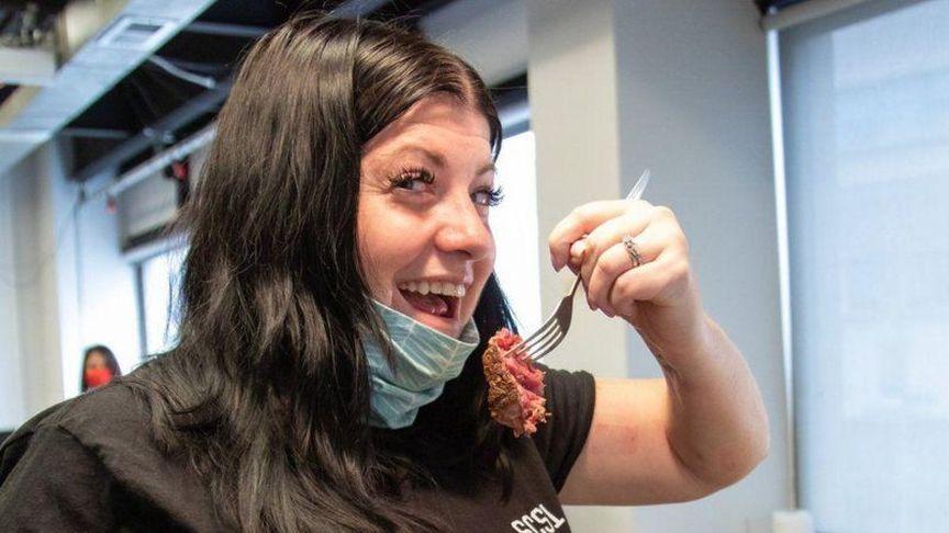 Felçten 9 yıl sonra implant yoluyla ele hareket kazandırıldı