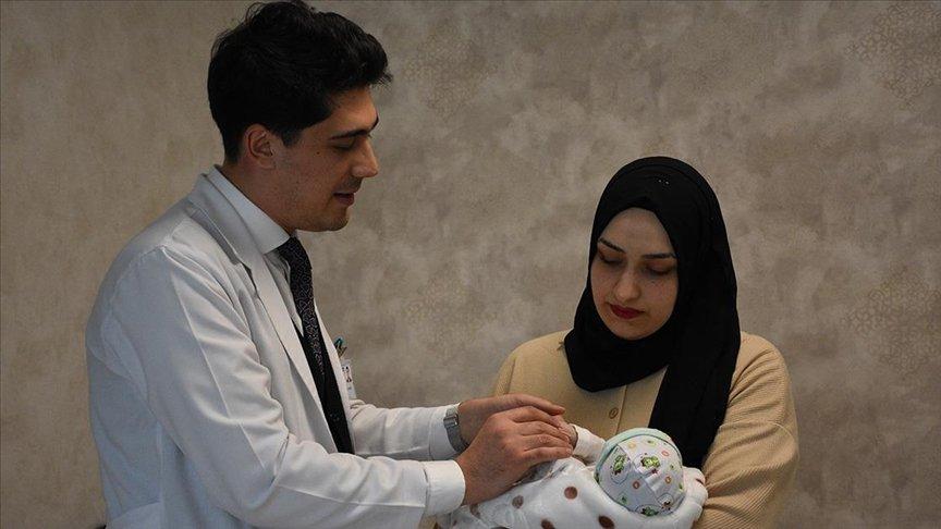 Iraklı bebeğin akciğerini besleyecek yapay damar Konya'da takıldı