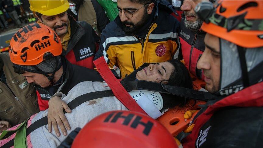 İskenderun'da 6 kişilik ailenin kurtarıldığı enkazdan 107 saat sonra 2 kişi daha çıkarıldı