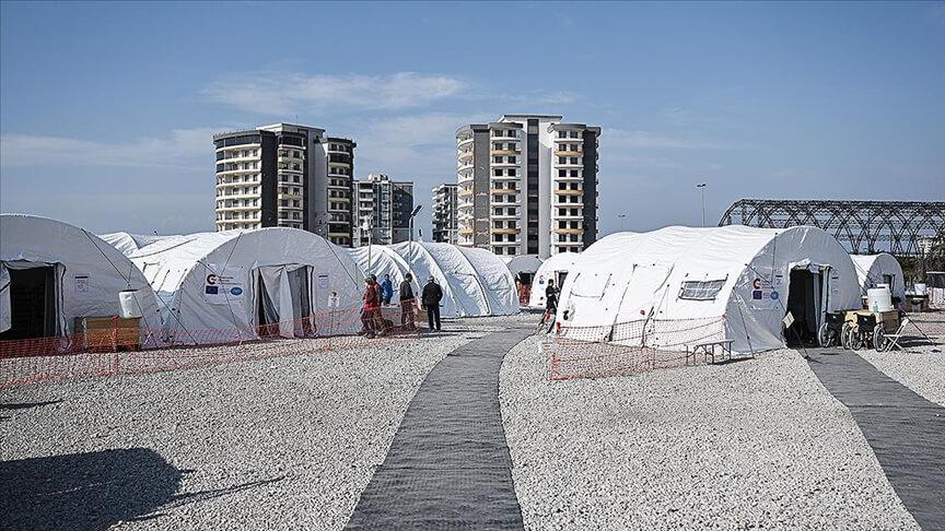İspanyolların kurduğu sahra hastanesinde nöbet değişimi