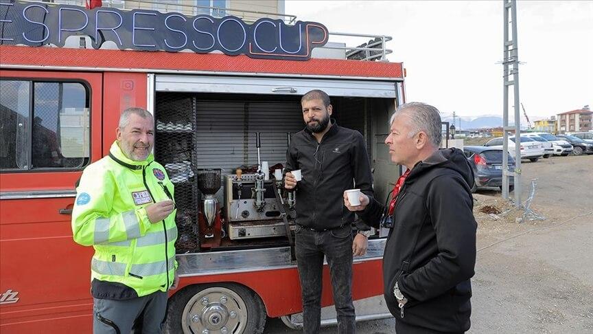 Depremzedeler için İtalya'dan gelen sağlık ekibine 'espressolu' teşekkür