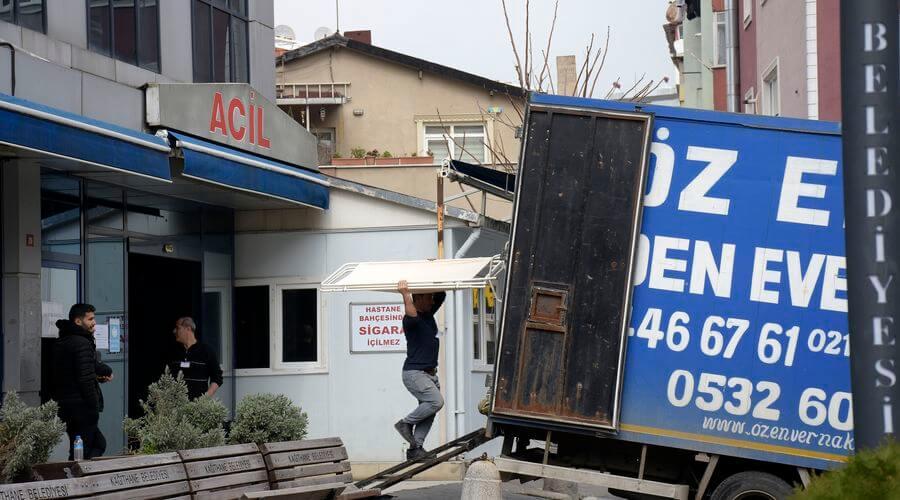 Kağıthane Devlet Hastanesi'nde tahliye çalışmaları devam ediyor