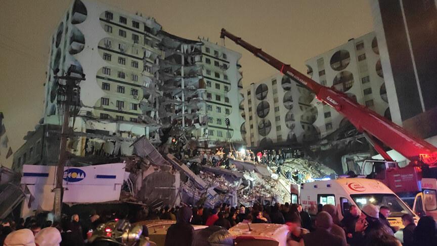 Kahramanmaraş merkezli 7,7 büyüklüğündeki deprem 10 ili vurdu