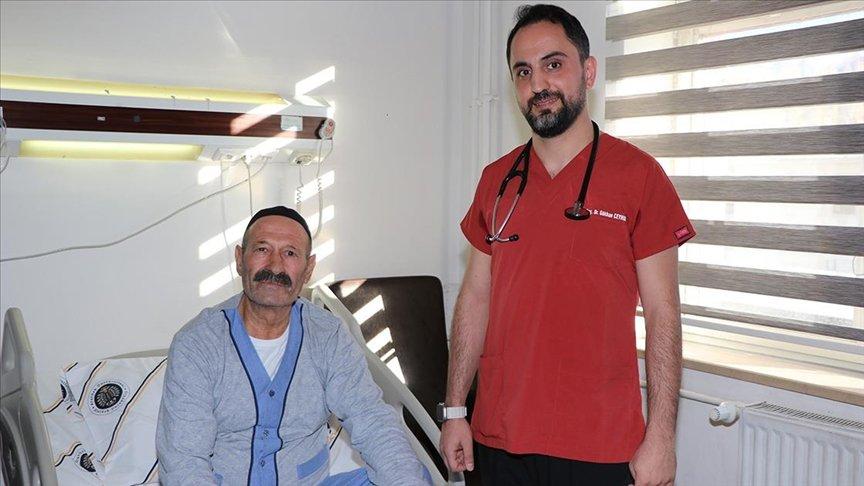 Kalp duvarı yırtılan hastayı literatüre geçecek ameliyatla ölümden kurtardılar