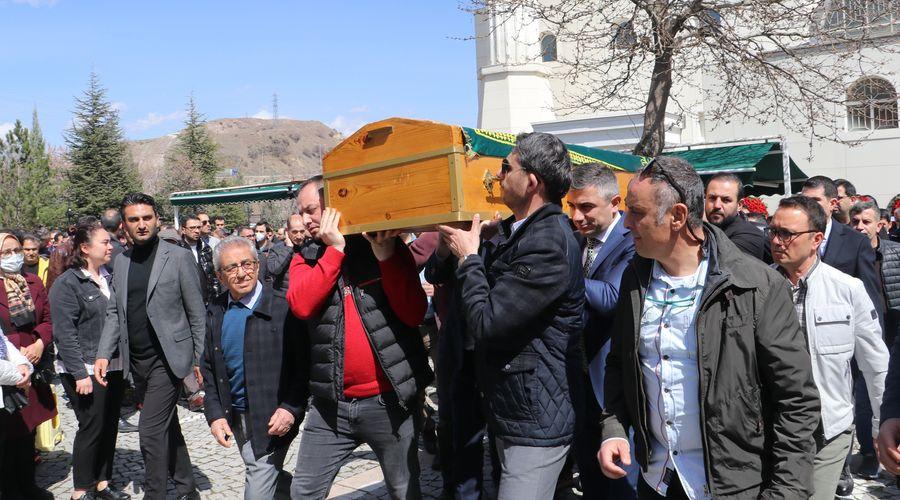 Kanserden hayatını kaybeden kalp doktoru son yolculuğuna uğurlandı