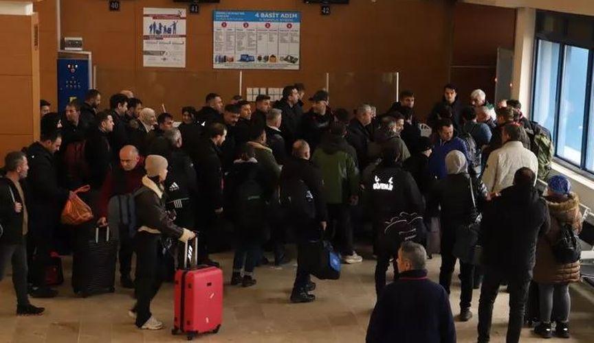 Gönüllü 87 sağlık personeli Karadeniz Bölgesi'nden deprem bölgesine gitti
