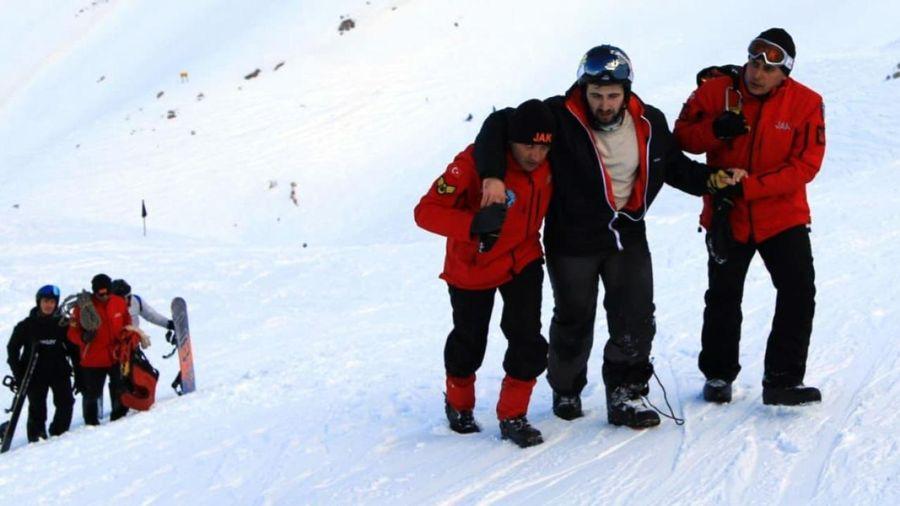 Isparta'da kayak merkezinde panik: Doktor mahsur kaldı