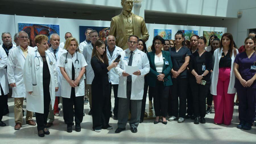 Doktora bıçaklı saldırı! Meslektaşları saldırıyı kınadı