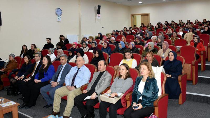 Kırıkkale'de antibiyotikler, aşılar ve enfeksiyonlar konusunda merak edilenler anlatıldı