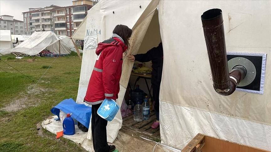 Türk Kızılay mobil sağlık aracı, Malatya'da depremzedelerin hizmetinde
