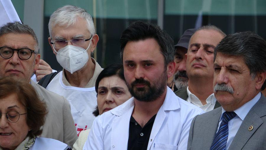 Darbedilen doktor yaşadıklarını anlattı: ‘Kemiklerim kırıldı’