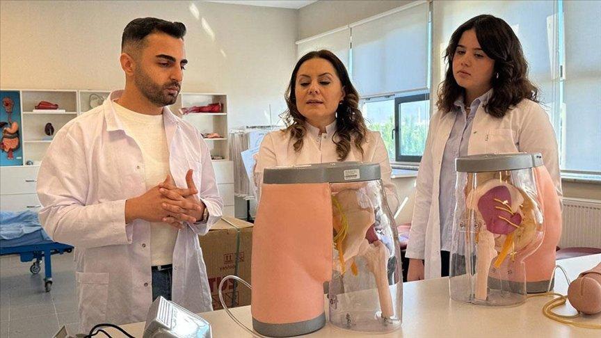 Geleceğin sağlık çalışanları, yenilikçi gelişmelere ‘yapay zeka’ dersiyle hazırlanıyor