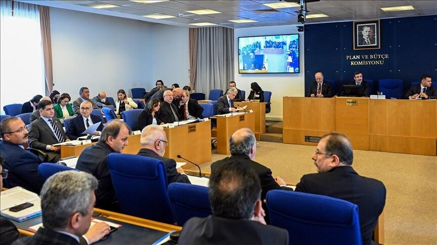 AK Parti Grup Başkanvekili Elitaş: Uzman doktor maaşı 38 bin 517 liraya yükselecek