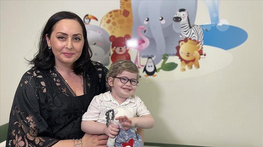 Lina bebek nadir hastalığını hiç tanımadığı birinin bağışladığı kök hücreyle yendi