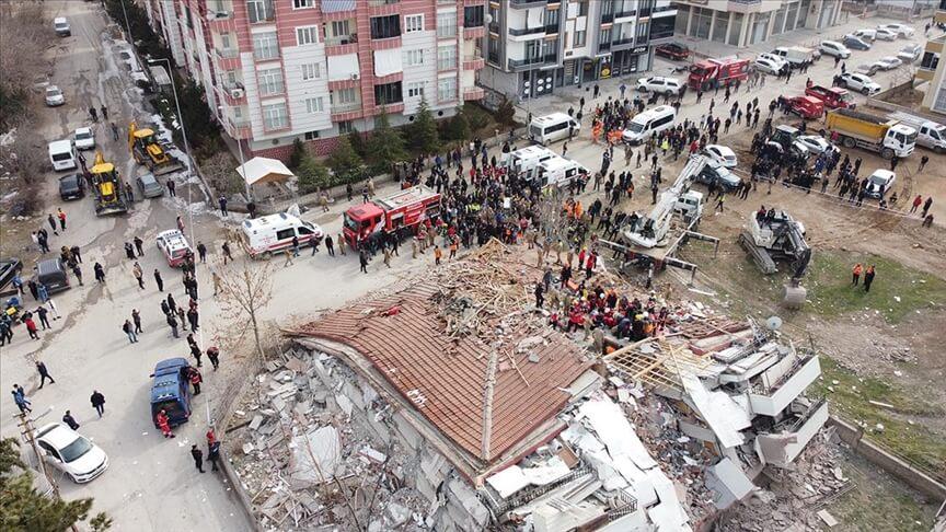 Malatya'da 5,6 büyüklüğünde deprem! Bakan Koca yaralı sayısını açıkladı