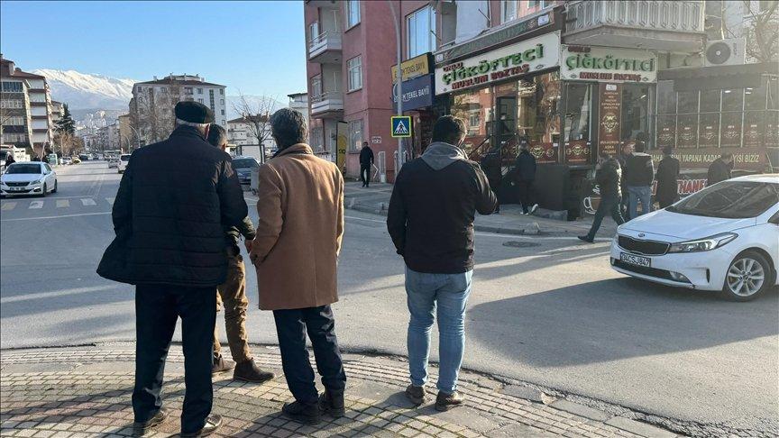 Malatya'da 5.2 büyüklüğünde deprem! Bakan Koca duyurdu:  2 UMKE timi görev başında