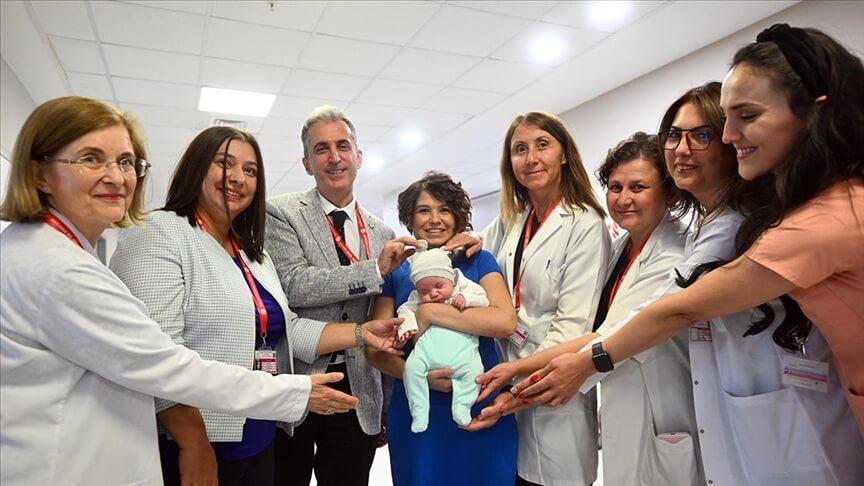 Nefes kesen organ nakli operasyonu anne ve bebeğine 'hayat' verdi