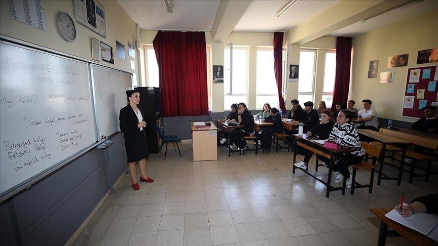 Sınıfta kalbi durdu, öğretmeninin kalp masajıyla yaşama döndü