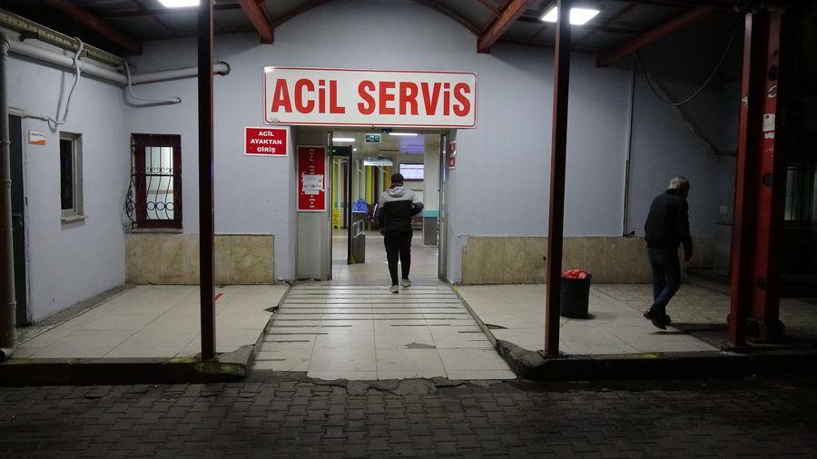 İzmir'de bir kişi önce kavgada ardından hastanede bıçaklandı
