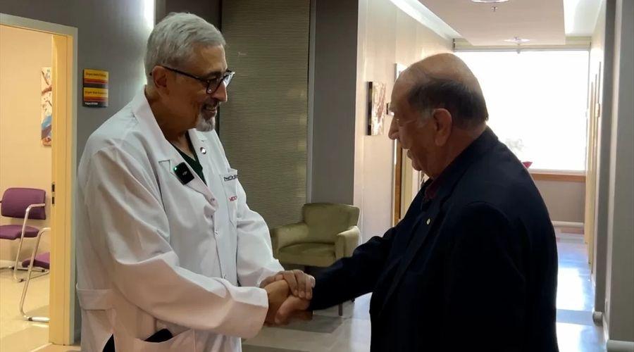 Organ nakliyle hayata tutunan hasta 30 yıl sonra ameliyatını yapan doktoruyla buluştu